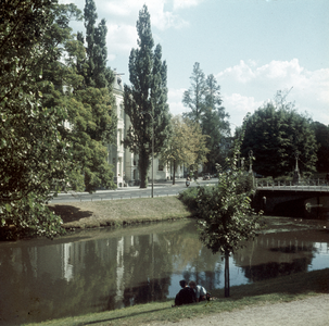 119162 Gezicht op de Stadsbuitengracht te Utrecht, vanaf het Hieronymusplantsoen, met op de achtergrond de Maliesingel ...